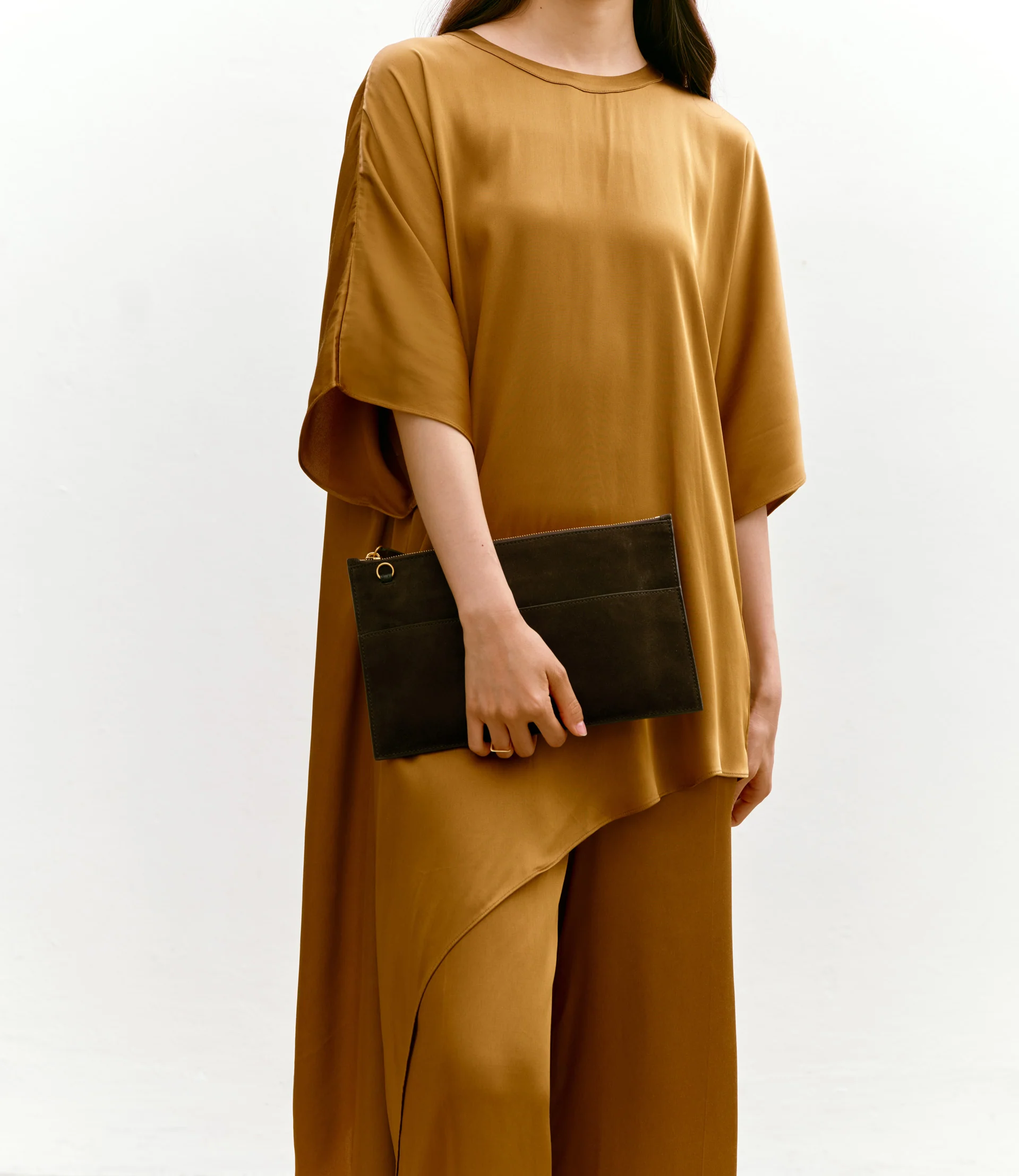 Incognito Clutch Suede Chocolate - Image 2