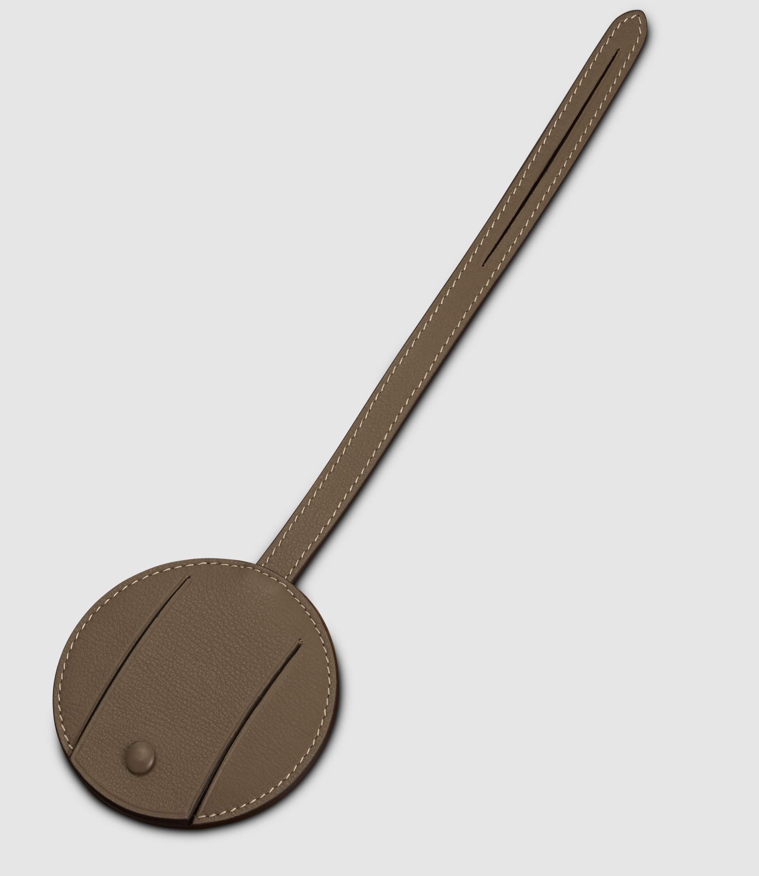 Métier Luggage Tag Smooth Calfskin Taupe with Salt Stitching - Image 2