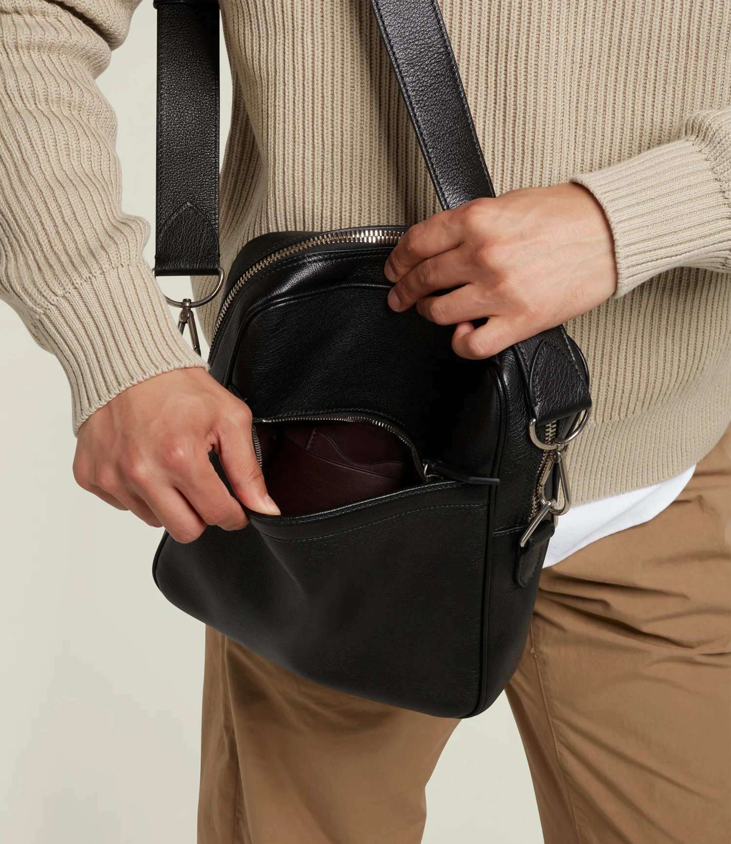 Wanderer Cross Body Buffalo Black - Image 4
